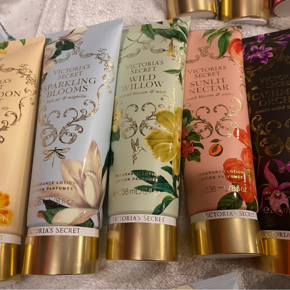 Victoria's Secret Sparkling Creme Body Lotion - Blue - Picture 2 of 9